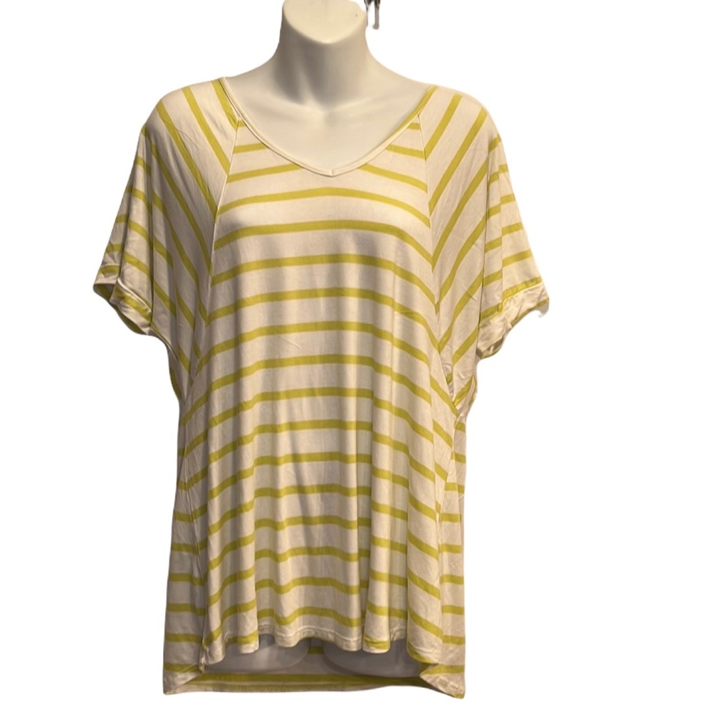 Agnes & Dora tee shirt. Short sleeve v neck size XS lime green and white